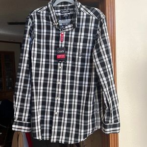 Men’s new black and white Chaps medium shirt